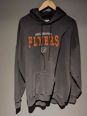 Lee Black Philadelphia Flyers Pullover Hoodie with Orange Logo